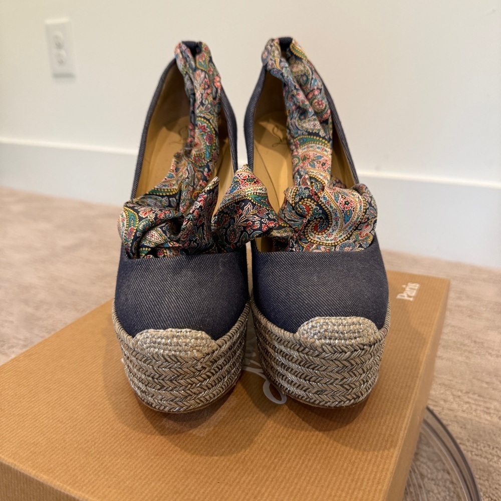 Christian Louboutin Demim Wedge Espadrille with Floral Accent Sz 8 Excellent - Picture 3 of 9